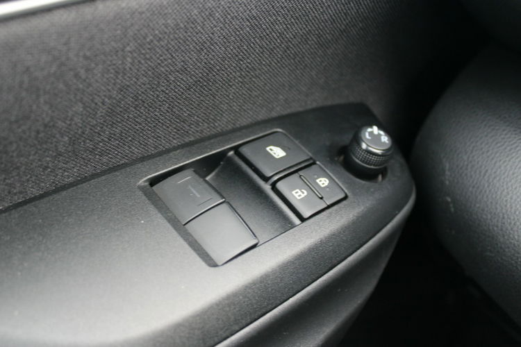 Toyota Yaris 1.5 Dynamic Force 125KM Comfort LPG zdjęcie 13