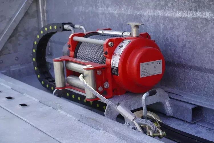 Mercedes Actros 1836 / NOWA LAWETA OCYNKOWANA / kabina sypialna / Ładowność 8, 5 t zdjęcie 18