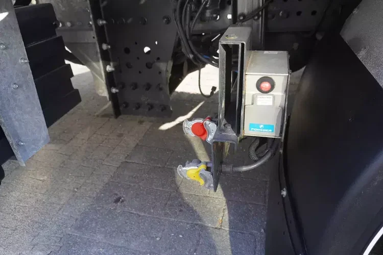 Mercedes Actros 1836 / NOWA LAWETA OCYNKOWANA / kabina sypialna / Ładowność 8, 5 t zdjęcie 20