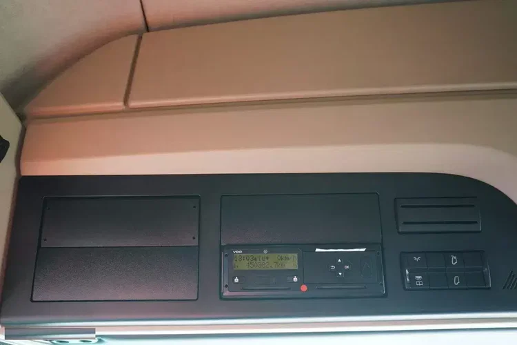 Mercedes Actros 1836 / NOWA LAWETA OCYNKOWANA / kabina sypialna / Ładowność 8, 5 t zdjęcie 26