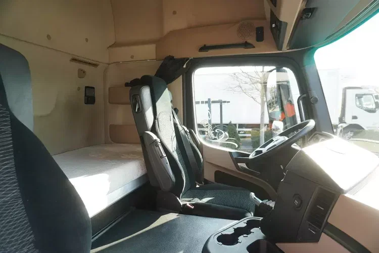 Mercedes Actros 1836 / NOWA LAWETA OCYNKOWANA / kabina sypialna / Ładowność 8, 5 t zdjęcie 29