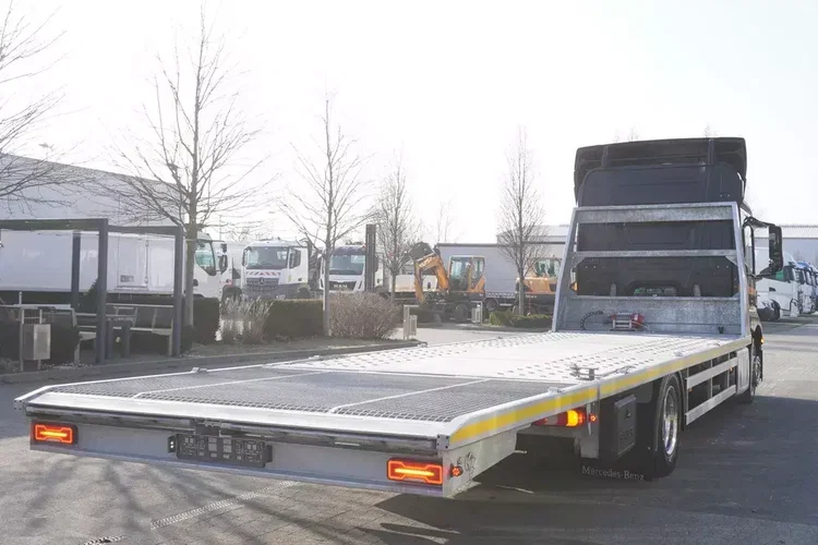 Mercedes Actros 1836 / NOWA LAWETA OCYNKOWANA / kabina sypialna / Ładowność 8, 5 t zdjęcie 3