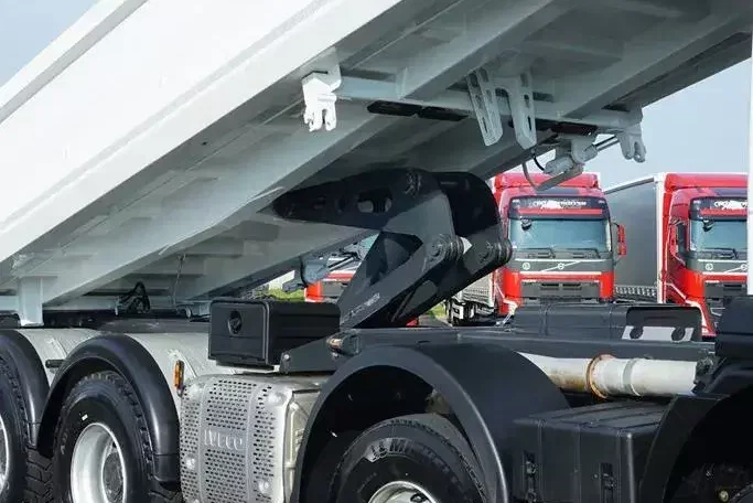 Iveco / TRAKKER / 480 / E 6 / WYWROTKA / 8 X 4 / HYDROBURTA / RETARDER zdjęcie 16