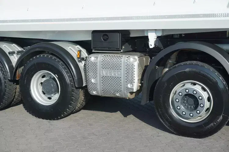Iveco / TRAKKER / 480 / E 6 / WYWROTKA / 8 X 4 / HYDROBURTA / RETARDER zdjęcie 39