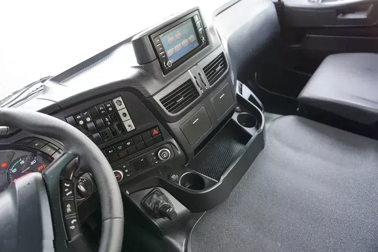 Iveco / TRAKKER / 480 / E 6 / WYWROTKA / 8 X 4 / HYDROBURTA / RETARDER zdjęcie 9