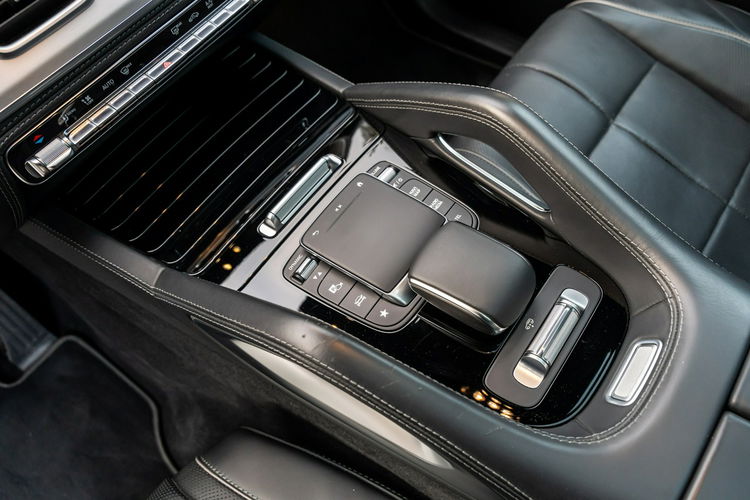 Mercedes GLE 400 4MATIC / SALON POLSKA / BEZWYPADKOWY / FAKTURA / 2 KOMPLETY KÓŁ zdjęcie 31