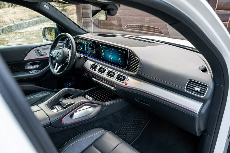 Mercedes GLE 400 4MATIC / SALON POLSKA / BEZWYPADKOWY / FAKTURA / 2 KOMPLETY KÓŁ zdjęcie 36