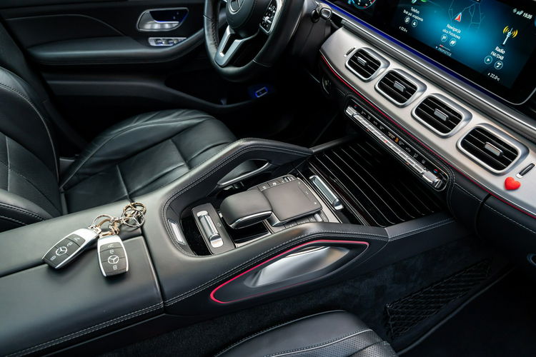 Mercedes GLE 400 4MATIC / SALON POLSKA / BEZWYPADKOWY / FAKTURA / 2 KOMPLETY KÓŁ zdjęcie 38