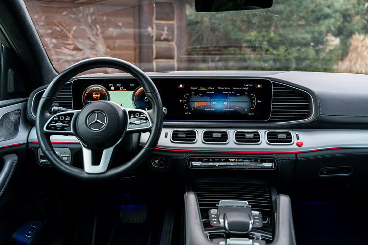 Mercedes GLE 400 4MATIC / SALON POLSKA / BEZWYPADKOWY / FAKTURA / 2 KOMPLETY KÓŁ zdjęcie 39