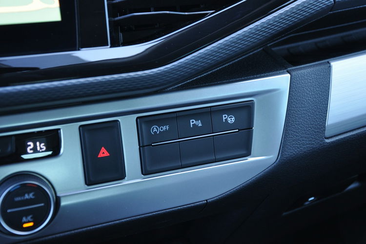 Volkswagen Multivan 2.0TDI 150KM DSG Highline 7-os Kamera Ledy Virtual Hak SalonPL 1wł zdjęcie 27