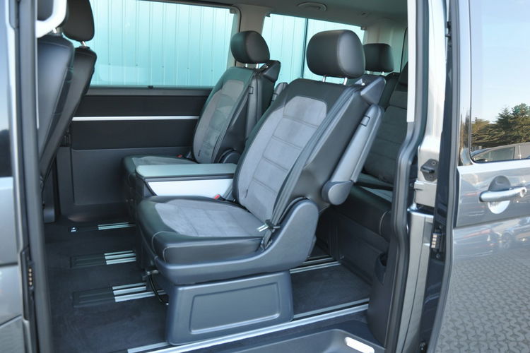 Volkswagen Multivan 2.0TDI 150KM DSG Highline 7-os Kamera Ledy Virtual Hak SalonPL 1wł zdjęcie 29