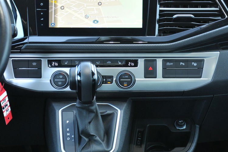 Volkswagen Multivan 2.0TDI 150KM DSG Highline 7-os Kamera Ledy Virtual Hak SalonPL 1wł zdjęcie 31