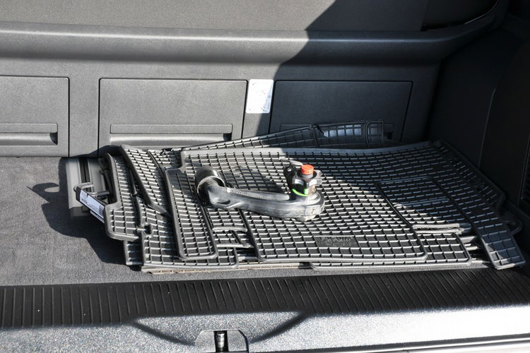 Volkswagen Multivan 2.0TDI 150KM DSG Highline 7-os Kamera Ledy Virtual Hak SalonPL 1wł zdjęcie 7