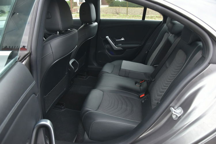 Mercedes CLA 200 Polski SALON 2023r. 13tkm AMG line Ambiente Kamera Fv23 zdjęcie 12