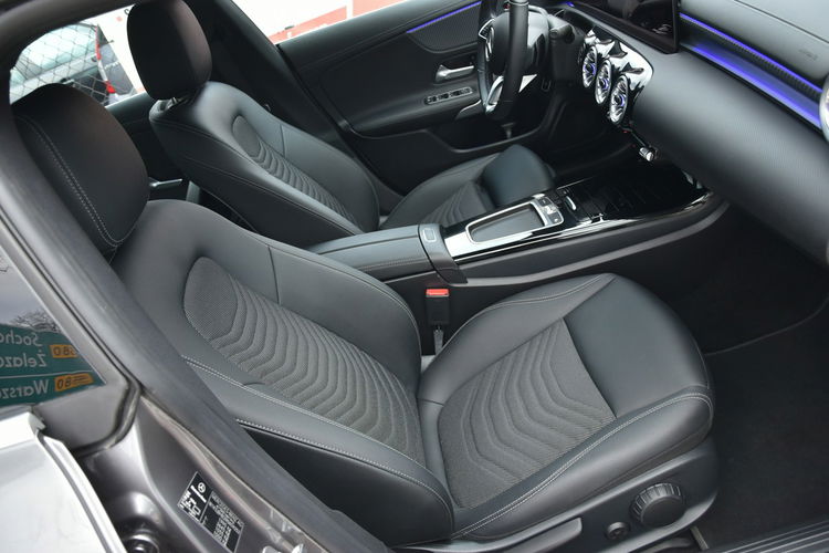 Mercedes CLA 200 Polski SALON 2023r. 13tkm AMG line Ambiente Kamera Fv23 zdjęcie 22
