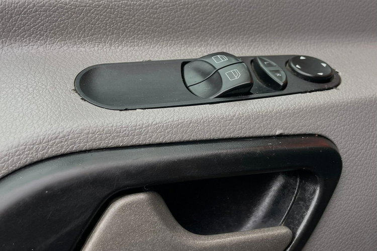 Volkswagen Crafter 2.0 165 KM 2014 L2H2 244 tys. km Klimatyzacja Kamera cofania zdjęcie 12