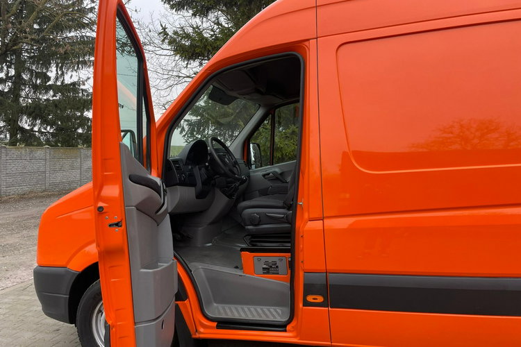 Volkswagen Crafter 2.0 165 KM 2014 L2H2 244 tys. km Klimatyzacja Kamera cofania zdjęcie 4