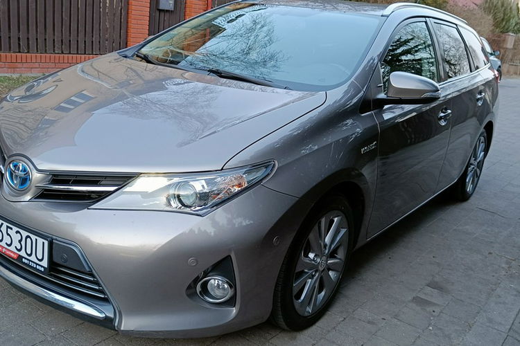 Toyota Auris Touring Sports 1.8 Hybrid Lounge, automat, I rej.30.12.2014 , bezwyp. zdjęcie 2