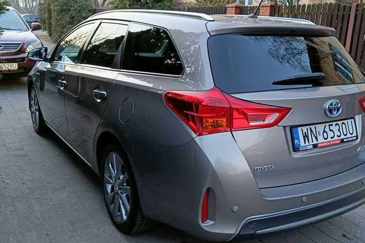 Toyota Auris Touring Sports 1.8 Hybrid Lounge, automat, I rej.30.12.2014 , bezwyp. zdjęcie 3