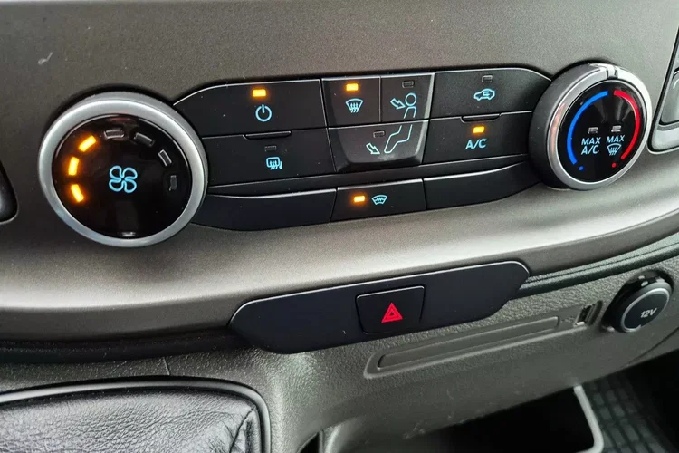 Ford Transit L3H2 64999zł NETTO 2.0 TdCi/131KM zdjęcie 25