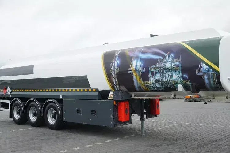 Inna LINDER / CYSTERNA DO PALIW / 5 KOMOROWA / WYDAWKA zdjęcie 15