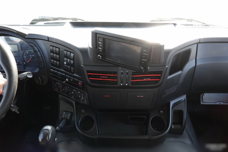 Iveco TRAKKER 410 / 8x4 / WYWROTKA / HYDROBURTA / BORDMATIC / EEV / MEILLER KIPER / MANUAL / SPROWADZONY zdjęcie 51