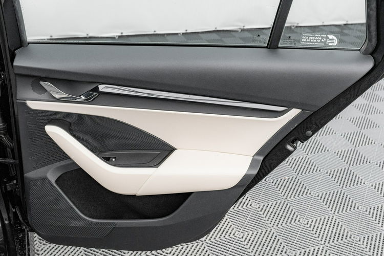 Skoda Octavia NO1704W#2.0 TDI Style DSG Podrgz.f K.cofania Ambient Salon PL VAT 23% zdjęcie 33