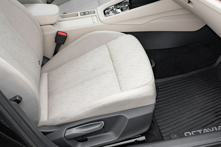 Skoda Octavia NO1704W#2.0 TDI Style DSG Podrgz.f K.cofania Ambient Salon PL VAT 23% zdjęcie 36