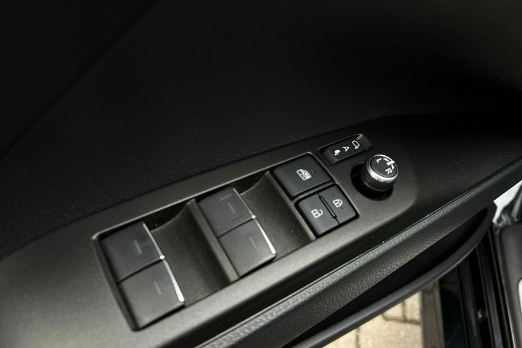 Toyota Camry 2.5 HSD 218KM EXECUTIVE, gwarancja, FV23% zdjęcie 19