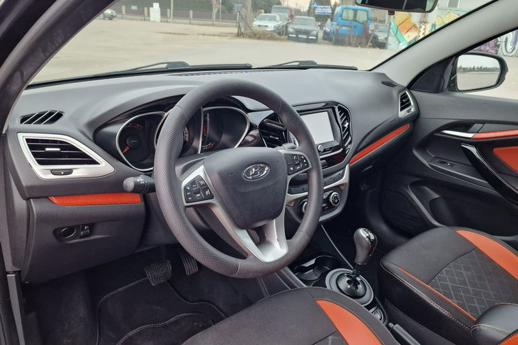 Lada Vesta 1.6i 16V 106KM Cross Automat Navi Kamera zdjęcie 11