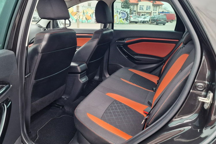 Lada Vesta 1.6i 16V 106KM Cross Automat Navi Kamera zdjęcie 12