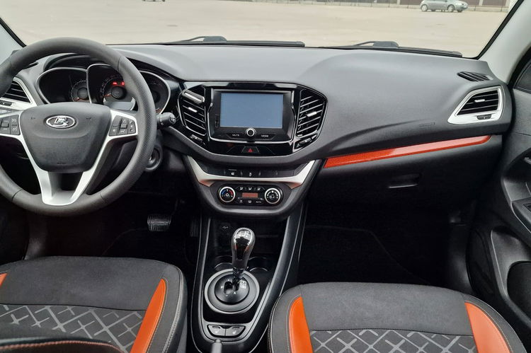 Lada Vesta 1.6i 16V 106KM Cross Automat Navi Kamera zdjęcie 13