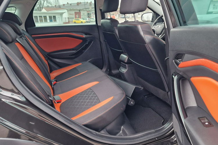 Lada Vesta 1.6i 16V 106KM Cross Automat Navi Kamera zdjęcie 18