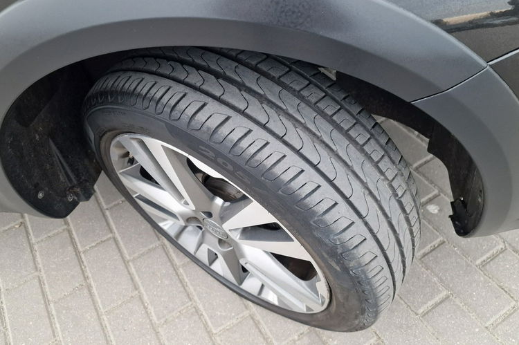 Lada Vesta 1.6i 16V 106KM Cross Automat Navi Kamera zdjęcie 19