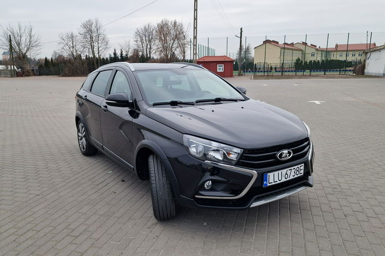 Lada Vesta 1.6i 16V 106KM Cross Automat Navi Kamera zdjęcie 8
