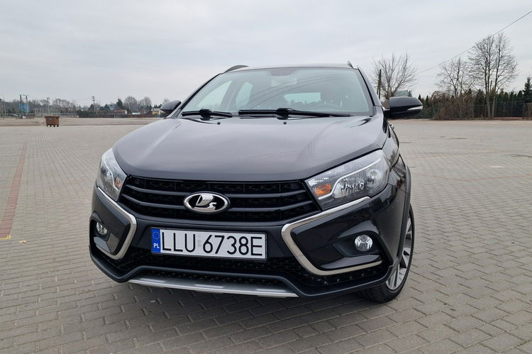 Lada Vesta 1.6i 16V 106KM Cross Automat Navi Kamera zdjęcie 9