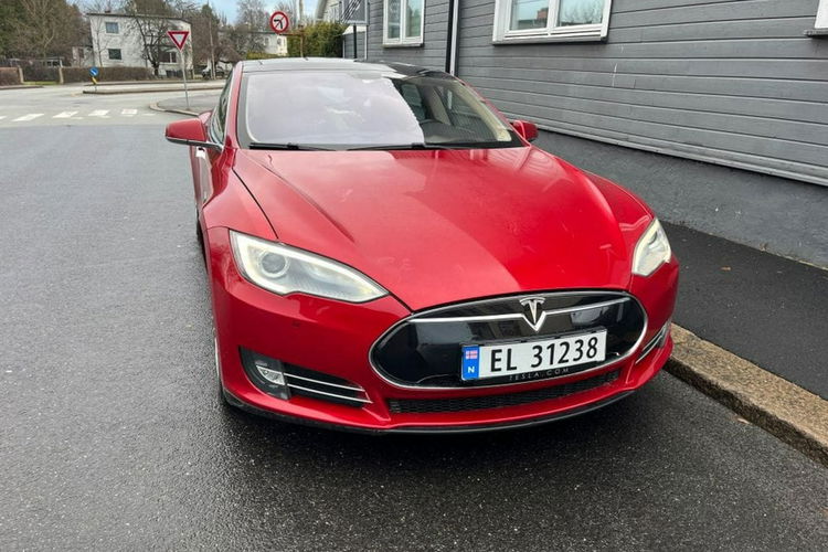 Tesla Model S darmowe ładowanie zadbana sprawna zdjęcie 2