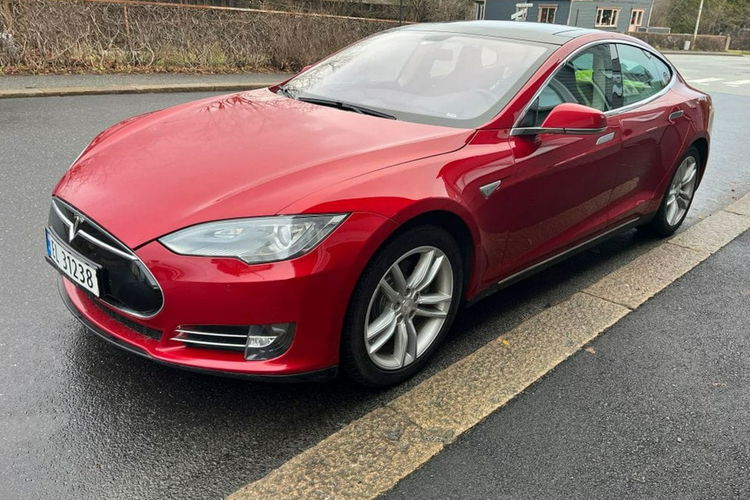 Tesla Model S darmowe ładowanie zadbana sprawna zdjęcie 4