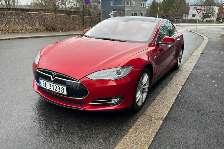 Tesla Model S darmowe ładowanie zadbana sprawna zdjęcie 9