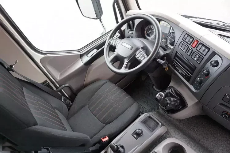 DAF LF / 210 / EURO 6 / CHŁODNIA + WINDA / 14 PALET zdjęcie 13