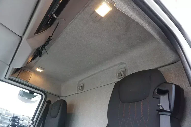 DAF LF / 210 / EURO 6 / CHŁODNIA + WINDA / 14 PALET zdjęcie 17