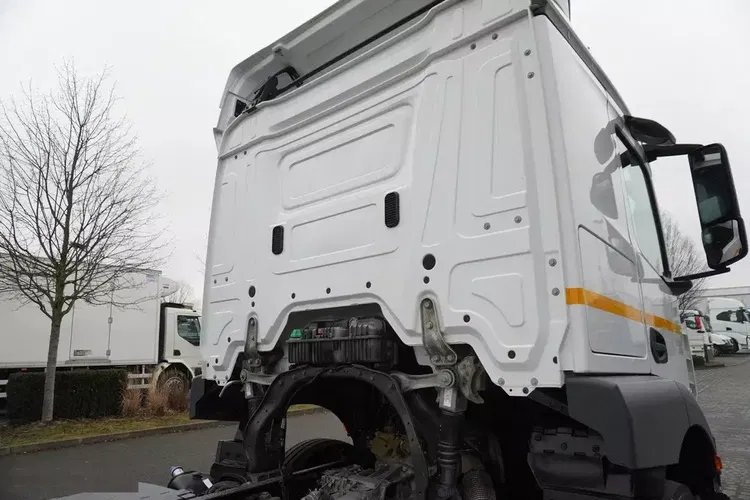 Mercedes Actros 1824 / Rama do zabudowy 9.1 m / kabina sypialna zdjęcie 15