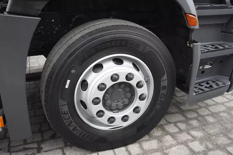Mercedes Actros 1824 / Rama do zabudowy 9.1 m / kabina sypialna zdjęcie 18
