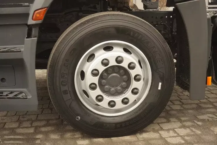 Mercedes Actros 1824 / Rama do zabudowy 9.1 m / kabina sypialna zdjęcie 20