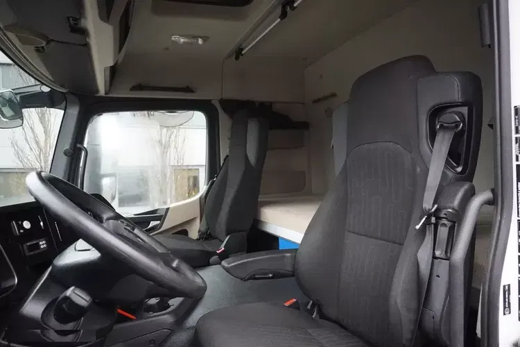 Mercedes Actros 1824 / Rama do zabudowy 9.1 m / kabina sypialna zdjęcie 23