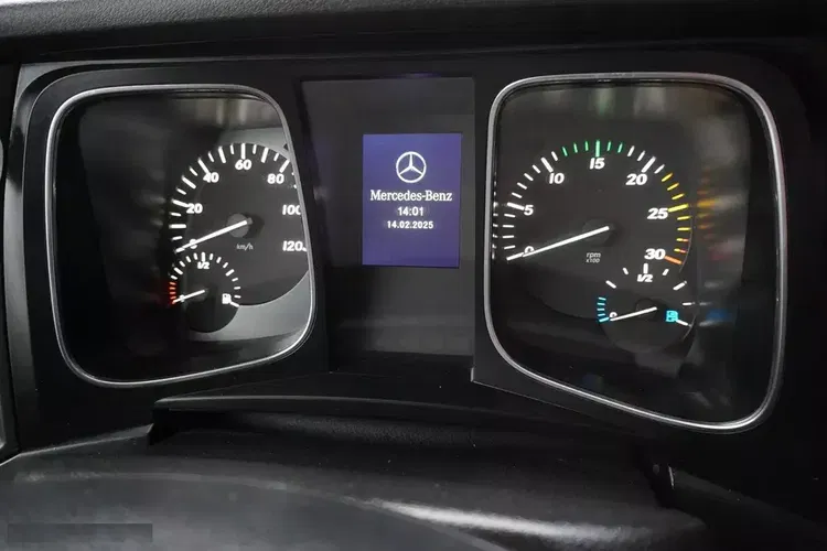Mercedes Actros 1824 / Rama do zabudowy 9.1 m / kabina sypialna zdjęcie 26