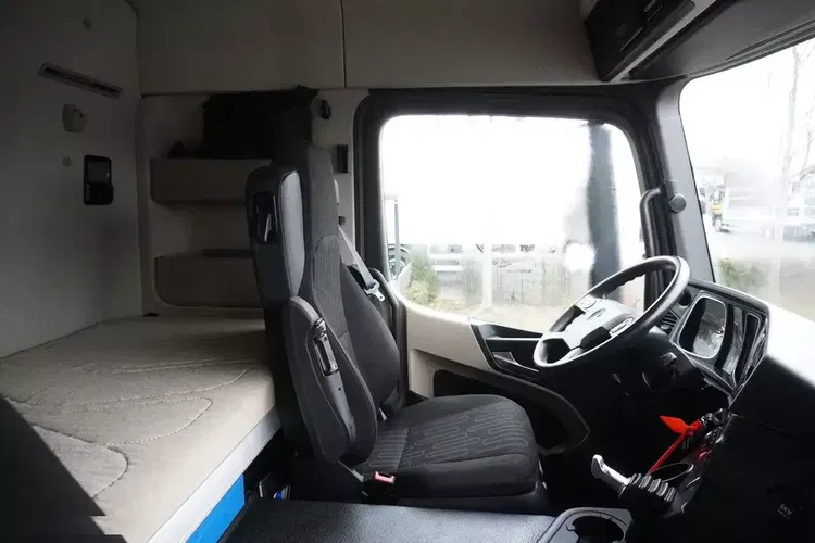 Mercedes Actros 1824 / Rama do zabudowy 9.1 m / kabina sypialna zdjęcie 28