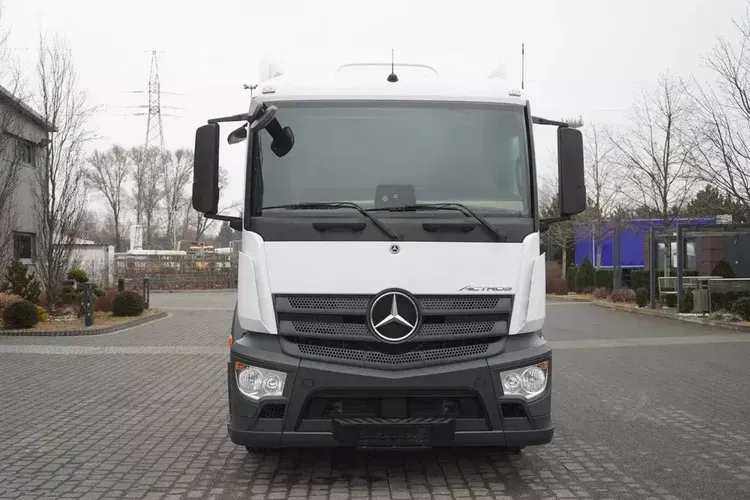 Mercedes Actros 1824 / Rama do zabudowy 9.1 m / kabina sypialna zdjęcie 8