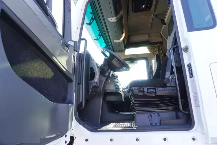 MAN TGX 35.580 E6 8x4/4 - rama do zabudowy 8.8m zdjęcie 17