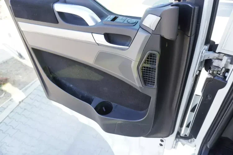 MAN TGX 35.580 E6 8x4/4 - rama do zabudowy 8.8m zdjęcie 18